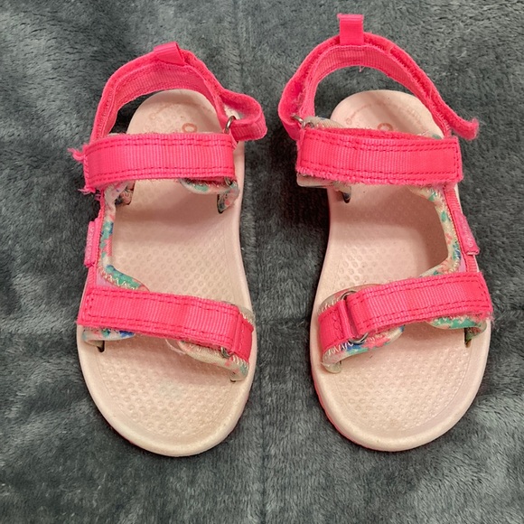 🥳 4/$25 Girls Osh Kosh size 11 adjustable sandals- pink - Picture 1 of 4